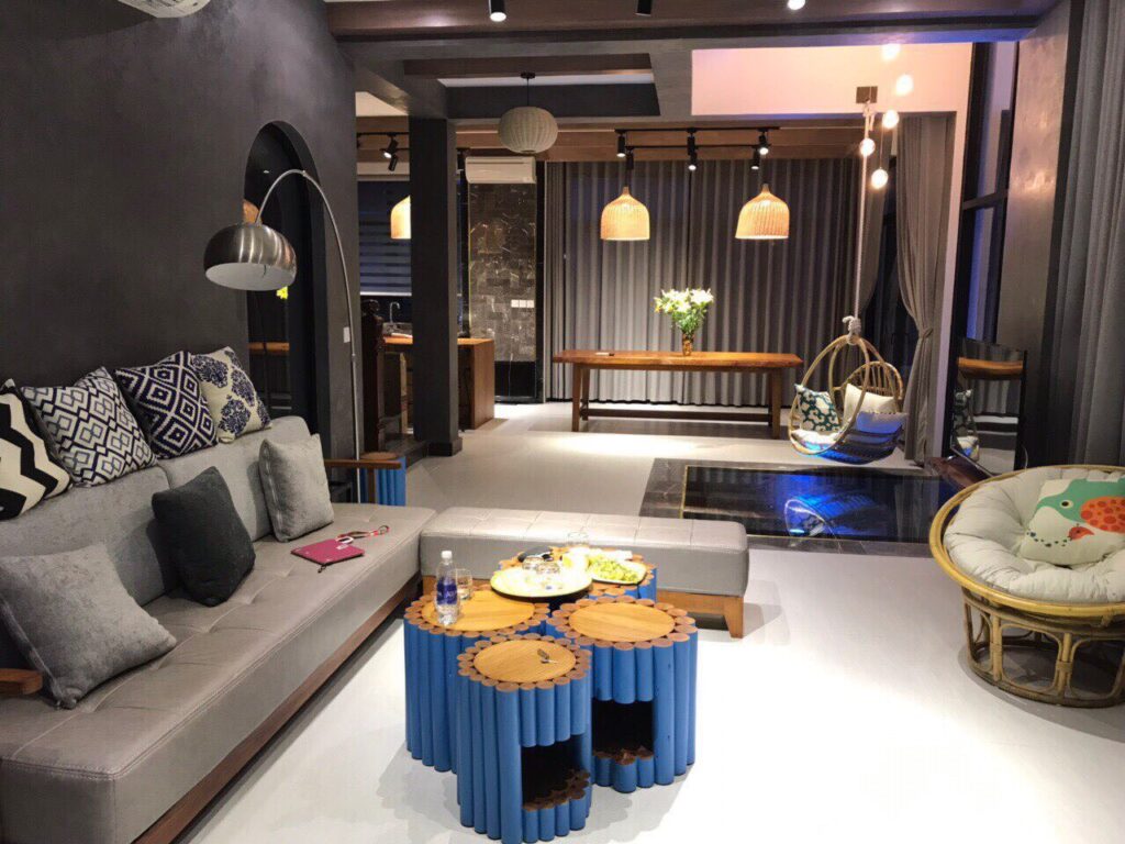 toan-canh-phong-khach-bep-trong-biet-thu