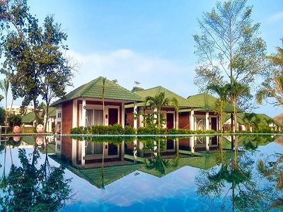 khu villa hướng hồ bơi tại Famiana
